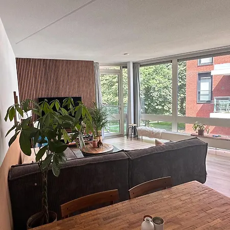 Spacious With Lush Green Park Views * Herven